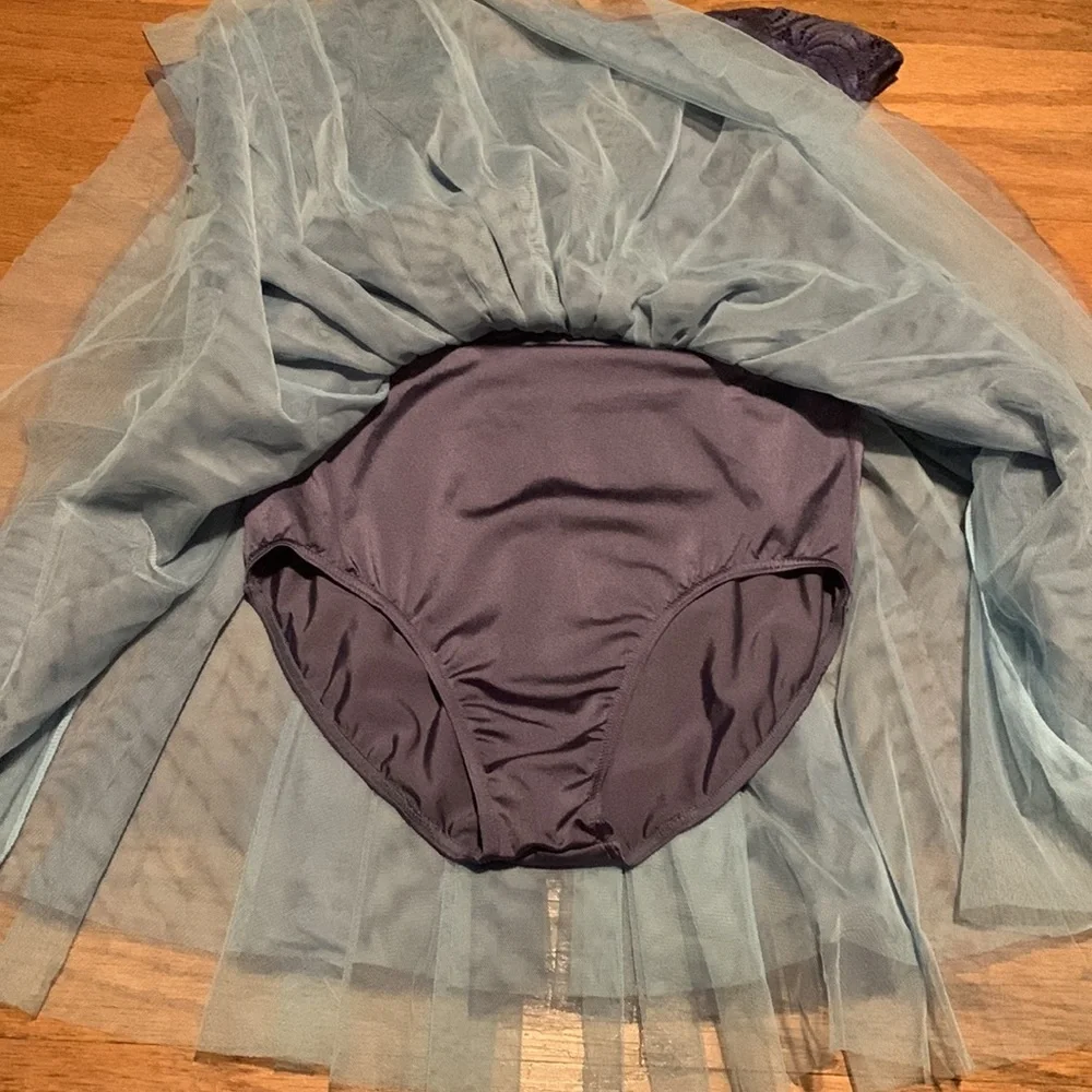 Weissman Costume with hair‎ accessory. Size XLC.